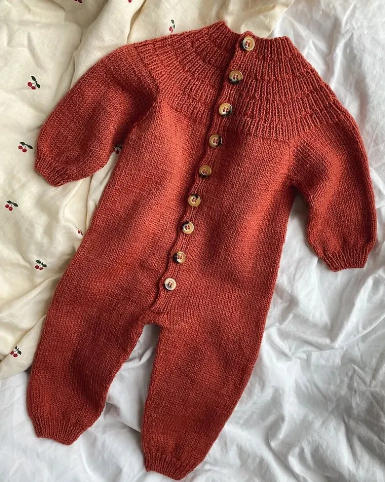 Anker's Onesie by PetiteKnit, in English