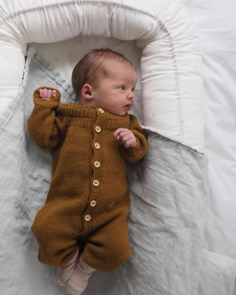 Anker's Onesie by PetiteKnit, in English