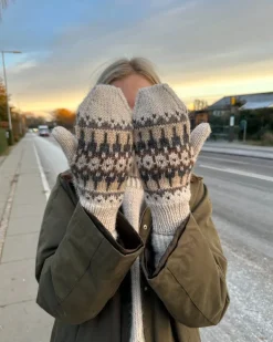 Celeste Mittens, PetiteKnit