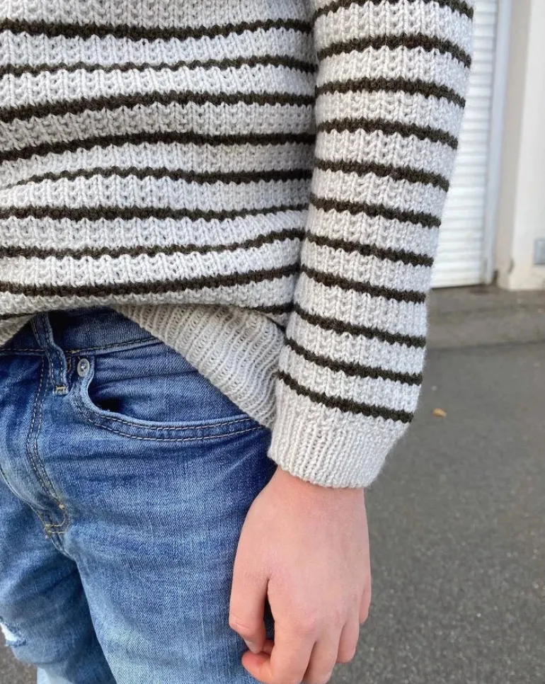 Friday Sweater Junior by PetiteKnit, in English