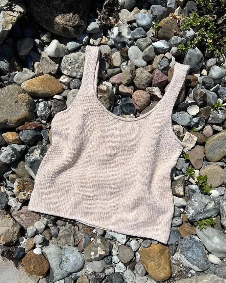 June Top PetiteKnit, in English