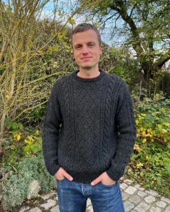 Moby Sweater Man by PetiteKnit, in English