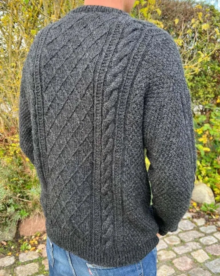 Moby Sweater Man by PetiteKnit, in English