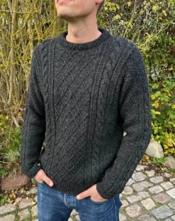 Moby Sweater Man by PetiteKnit, in English