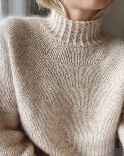 Novice Sweater by PetiteKnit in English