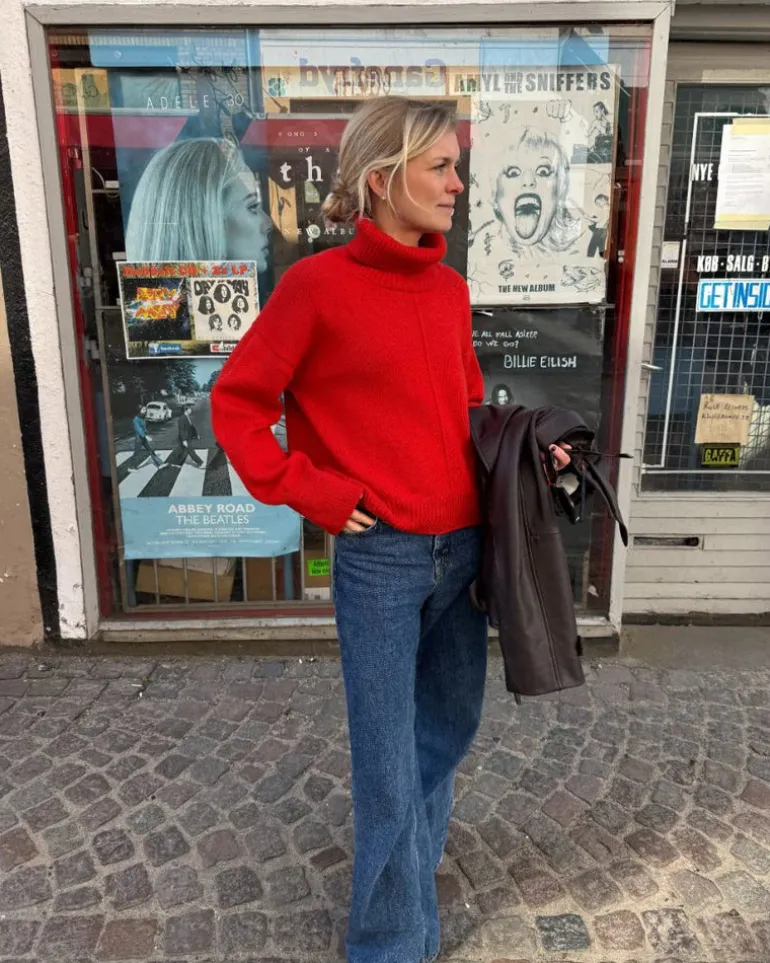 PetiteKnit Scarlet Sweater in English