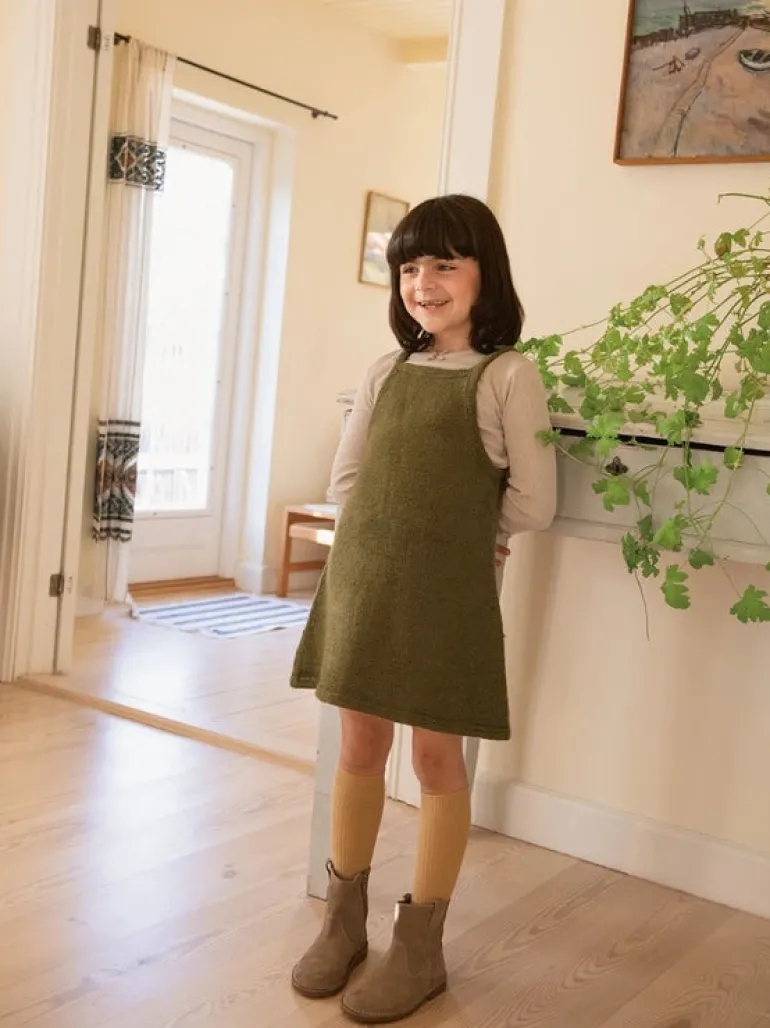 Sandnes Garn 2501_05 Clementine Dress Junior, English