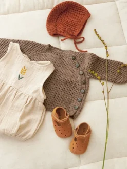 Sandnes Garn April Cardigan, Pants & Bonnet Baby 2413_05, English