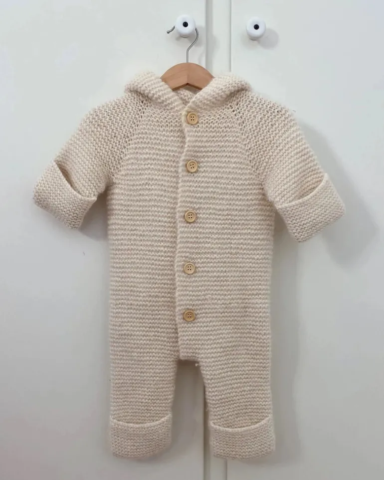 Selma´s Sleep Suit by PetiteKnit, in English