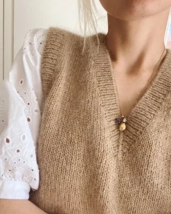 Stockholm Slipover V-neck by PetiteKnit, in English