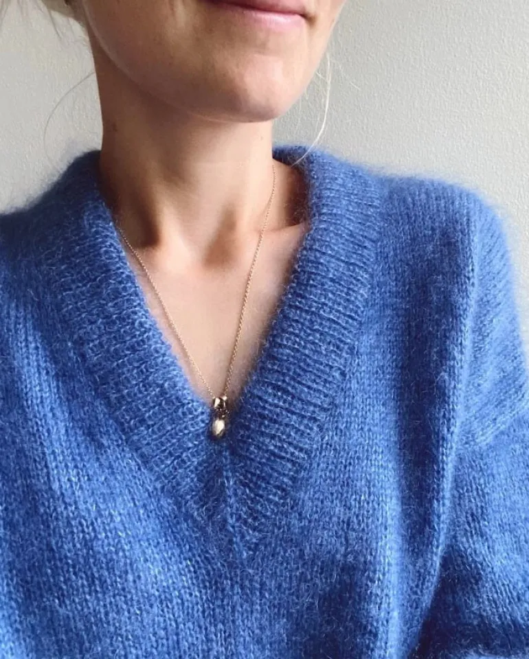 Stockholm Sweater V-Neck by PetiteKnit, in English